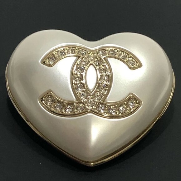 CHANEL CC Logo Rhinestone Heart Pearl Brooch Gold Tone Pin A21B Auth w/Box #7441 - Picture 1 of 14